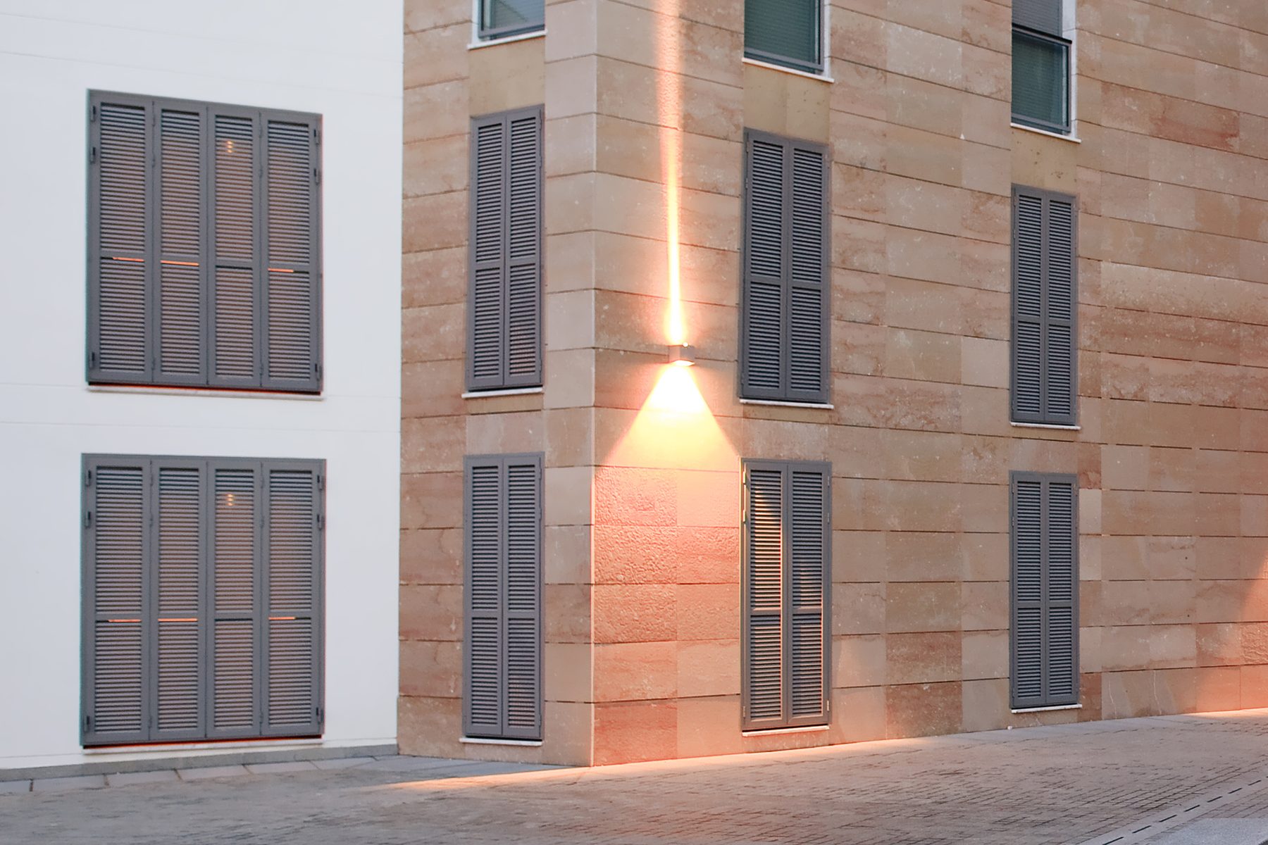 METHODO SOLAR · Alushutters — снимка на производителя — Cortizo